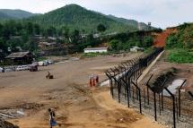 A general view shows Indo-Myanmar International border fencing Moreh a border town in India’s northeastern state of Manipur bordering Burma’s Tamu town, 12 June 2011. Photo: EPA
