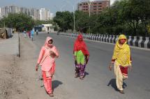 Workers walk on the road to reach their factories and work places in Noida outskirts of New Delhi, India, 05 May 2020. Photo: EPA