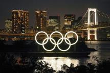 An Olympic Rings monument is seen at Odaiba Marine Park in Tokyo, Japan, 26 May 2021. Photo: EPA