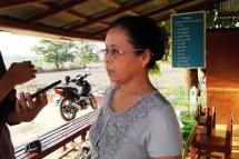 Daw Khin Khin Yu, mother of student leader Ko Min Thway Thit at Thayawady Prison on March 20, 2015. Photo: Chocho Bakatha/Facebook
