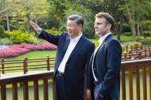 Chinese President Xi Jinping (L) and French President Emmanuel Macron (R) chat during a stroll through the Pine Garden in Guangzhou, Guangdong Province, China, 07 April 2023. Photo: EPA