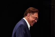 Malaysian opposition leader Anwar Ibrahim smiles after speaking during a press conference in Kuala Lumpur, Malaysia, 23 September 2020. Photo: EPA