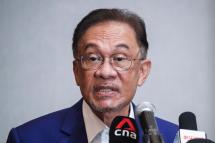 Malaysian opposition leader Anwar Ibrahim speaks during a press conference in Kuala Lumpur, Malaysia, 13 October 2020. Photo: EPA
