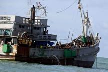 Migrants in a boat near the Thameehla island, Myanmar, 31 May 2015. Photo: EPA
