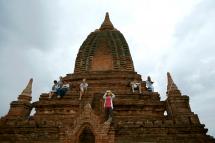 Foreign tourists flocking to view the sunrise at an ancient pagoda in Bagan city, Myanmar. Photo: Rungroj Yongrit/EPA

