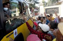 Friends and relatives are gathered around a bus carrying inmates upon their release from the Insein Prison in Yangon, Myanmar, 04 January 2023. Photo: Nyein Chan Naing/EPA