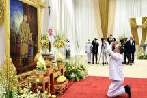 A handout photo made available by the Royal Thai Government's spokesperson office shows newly elected premier Pheu Thai Party's Srettha Thavisin paying respect to the portrait of Thai King Maha Vajiralongkorn Bodindradebayavarangkun to receive royal command endorsement to become prime minister at Pheu Thai Party headquarters in Bangkok, Thailand, 23 August 2023. Photo: EPA