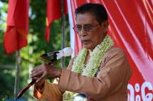 NLD Central Campaign Chairman U Tin Oo speaks during party election campaign in Kyauke, Mandalay region on September 29, 2015. Photo: Bo Bo/Mizzima
