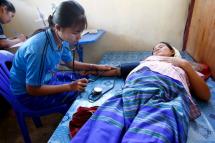 A Karen health worker gives a medical check up to a Karen pregnant woman at Paw Bu La Hta clinic in Kow Poe Kee village, Kayan State, Myanmar on April 3, 2008. Photo: Rungroj Yongrit/EPA
