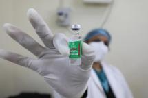An Indian Health official displays a Covishield COVID19 vaccine manufactured by the Serum Institute of India at Dr. Rajendra Prasad Government Medical Collage Tanda Himachal Pradesh, India, 18 January 2021. Photo: EPA