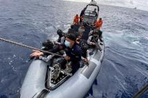 Elite force of the Philippine Coast Guard (PCG) on a rubber boat maneuver during a maritime drill in the disputed South China Sea, Philippines. Photo: EPA.