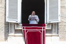 Pope Francis leads the Angelus, traditional Sunday's prayer, from the window of his office overlooking St. Peter's Square in Vatican City, 28 May 2023. Photo: EPA