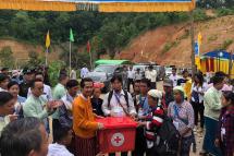 Kayah State Chief Minister U L Paung Sho welcomes Myanmar Nationals from Thailand on 2 July 2019. Photo: MNA