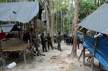 Thai soldiers secure the area next to shelters after discovering another abandoned jungle camp believed used by the human traffickers to detain Rohingya migrants at a mountain in Sadao, Thai-Malaysian border district, Songkhla province, southern Thailand, 12 May 2015. Photo: EPA
