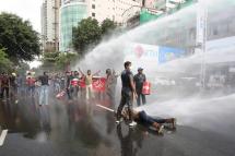  Security forces use tear gas and water cannons to disperse a University students protest in Colombo, Sri Lanka, 18 August 2022. Photo: EPA