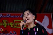 Chairperson of the National League for Democracy Aung San Suu Kyi delivers a speech to local people during election campaigning in Momauk, Kachin State on October 6, 2015. Photo: Min Min/Mizzima
