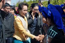 Myanmar's State Counsellor Aung San Suu Kyi (C) shakes hands with ethnic women after her trip to Shan State at the Hehoe airport on February 13, 2020. Photo: Thet Aung/AFP