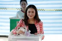 Pheu Thai Party's Prime Ministerial candidate Paetongtarn Shinawatra casts her ballot at a polling station in Bangkok, Thailand, 14 May 2023. Photo: EPA