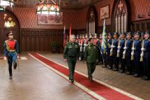 This handout picture taken on June 22, 2021 and released by the Russian Defence Ministry on June 23, 2021, shows Russian Defense Minister Sergei Shoigu (L) and Commander-in-Chief of Myanmar's armed forces, Senior General Min Aung Hlaing as they walk past the honor guard prior to their talks in Moscow. Photo: AFP