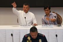 Philippines' Secretary of Interior Benjamin Abalos Jr., (R) gestures with Philippines' Justice Secretary Jesus Remulla (L) during a press conference announcing suspects in the killing of radio journalist Percival Mabasa, at the Department of Justice in Manila on November 7, 2022. Photo: AFP