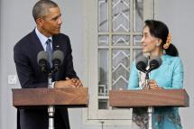 US President Barak Obama (L) and Myanmar opposition leader Aung San Suu Kyi (R) hold the joint press conference at the Suu Kyi's resident in Yangon, Myanmar, 14 November 2014. Photo: Nyein Chan Naing/EPA

