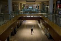 A shopper walks through The Galleria mall in Houston on the first day  since the partial lifting of coronavirus lockdown measures (AFP Photo/  Mark Felix)