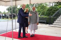 US President Joe Biden (L) and First Lady Jill Biden (C) welcome Indian Prime Minister Narendra Modi (R) ahead of a dinner at the White House in Washington, DC, USA, 21 June 2023. Photo: EPA