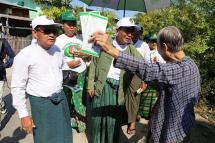 USDP members campaigning for their party's upcoming election in townships in Mandalay on 27 October 2015. Photo: Bo Bo/Mizzima
