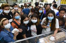 Anxious shoppers try to buy face masks in Manila after the first foreign fatality from the new coronavirus was reported in the Philippines (Photo: AFP/Ted ALJIBE)
