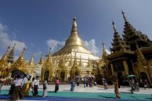  People visit the holy Shwedagon pagoda in Yangon, Myanmar, 16 September. Photo: EPA