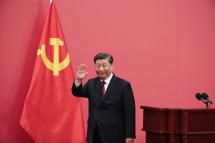 Chinese President Xi Jinping waves during a press conference introducing the new members of the Standing Committee of the Political Bureau of the 20th Chinese Communist Party (CPC) Central Committee at the Great Hall of People in Beijing, China, 23 October 2022. Photo: EPA
