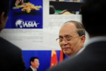 (File) Former Myanmar President U Thein Sein (C) visits a photo exhibition marking the 60th anniversary of the "Five Principles of Peaceful Coexistence" at Diaoyutai State Guesthouse in Beijing on June 29, 2014. Photo: AFP