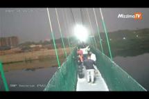Embedded thumbnail for CCTV footage shows moment when Gujarat bridge collapses in India
